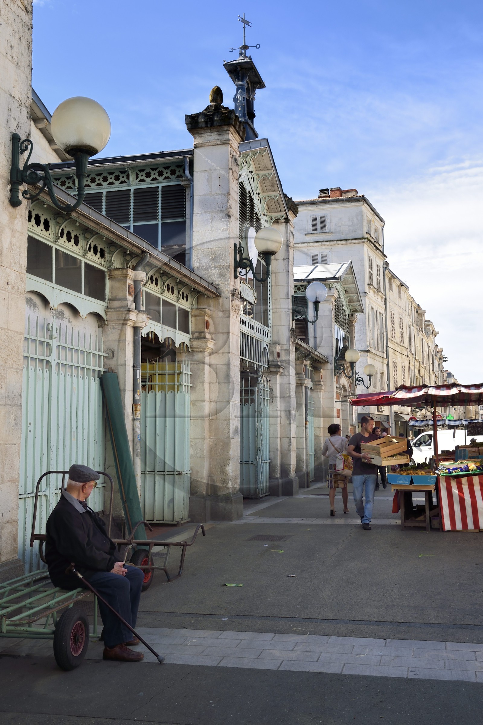 France, Charente-Maritime (17), La Rochelle, le marché couvert