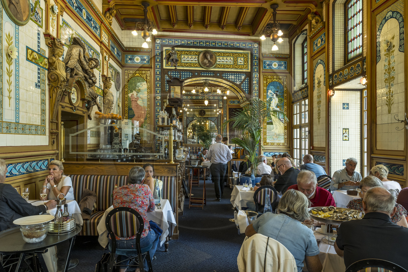 France, Loire-Atlantique (44), Nantes, quartier de Graslin, brasserie La Cigale avec sa décoration intérieure Art Nouveau