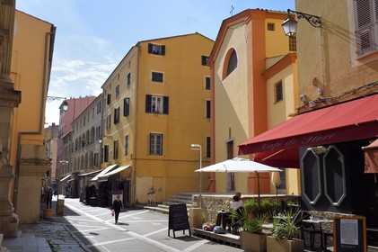 France, Corse-du-Sud (2A), Ajaccio, la rue du Cardinal Fesch et la chapelle San Rucchellu