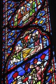 France, Paris (75), ile de la Cité, la Sainte Chapelle, la Chapelle Haute, détail de vitrail sur les reliques de la Passion