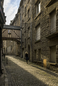 France, Ille-et-Vilaine (35), Côte d'Emeraude, Saint-Malo intra-muros, rue des Vieux Remparts au petit matin