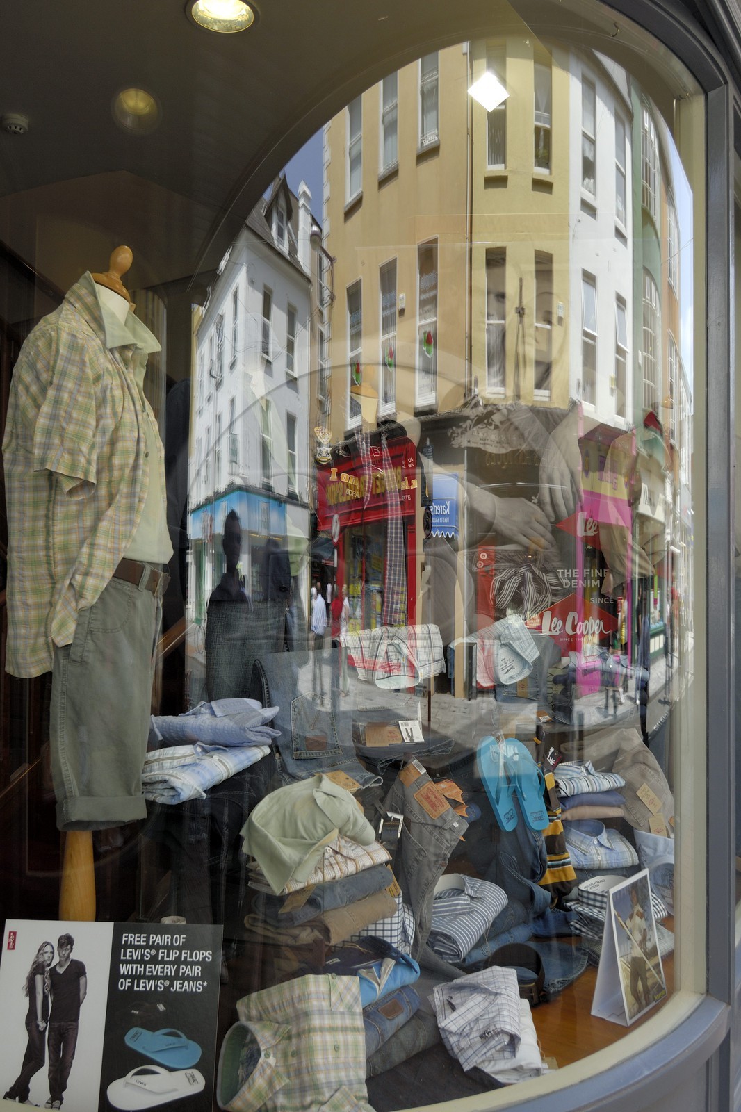 Irlande, Comté de Cork, Cork, vitrine de magasin bombée