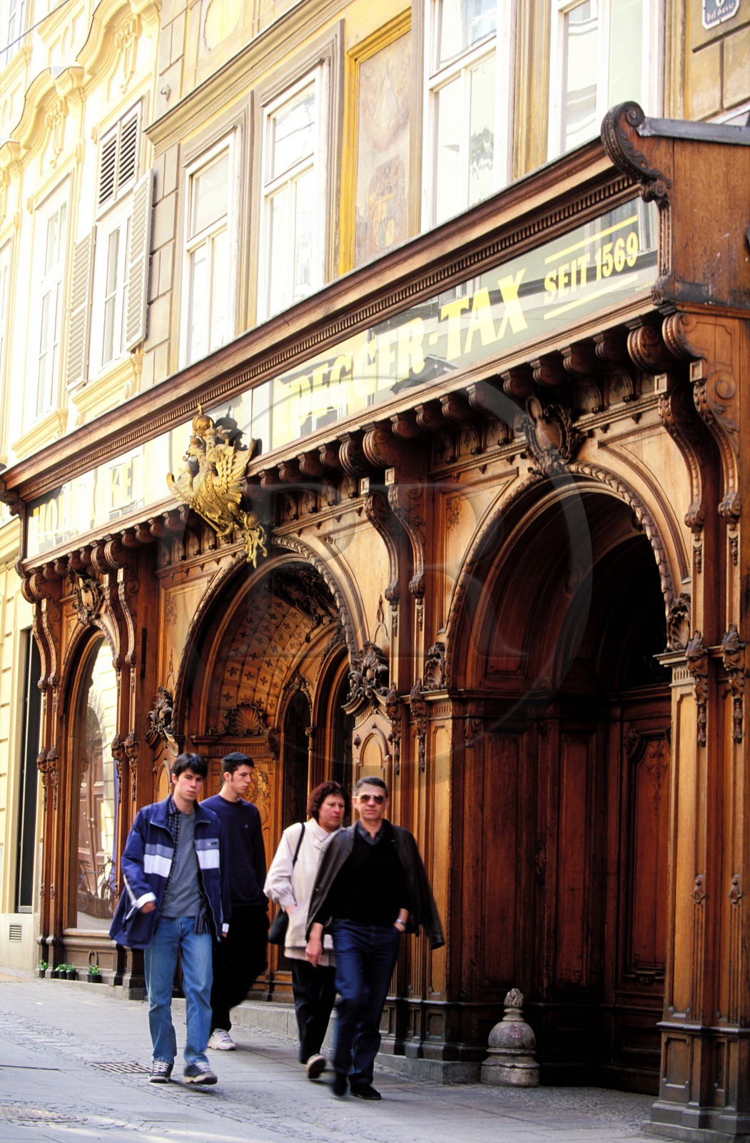 Autriche, Styrie, Graz, centre historique classé Patrimoine Mondial de l'UNESCO, devanture en bois de boutique