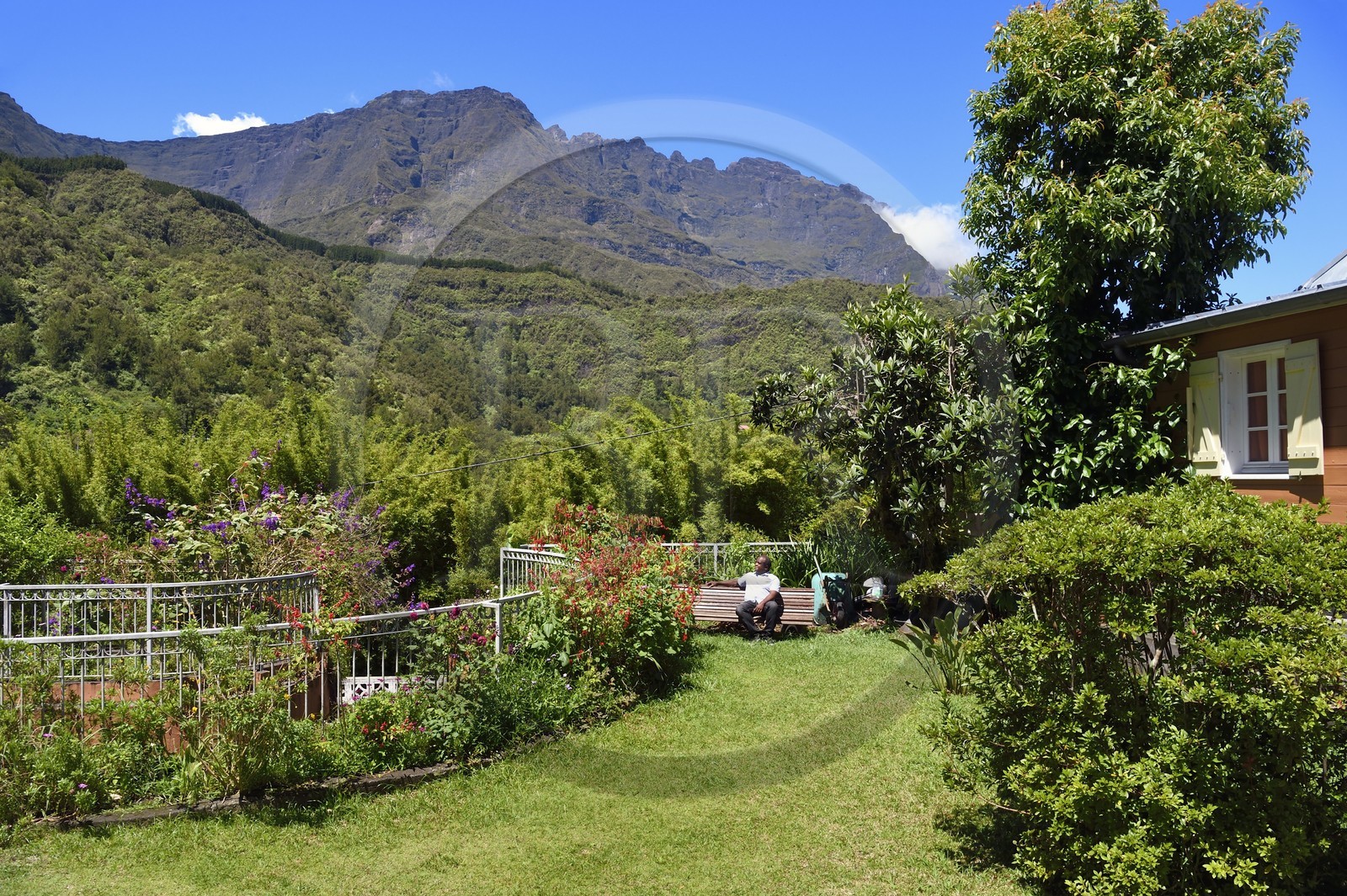 France, Ile de la Reunion, Cirque de Salazie, classé Patrimoine Mondial de l'UNESCO, Hell-Bourg, labellisé les Plus Beaux Villages de France, Musée des musiques et instruments de l'Océan Indien dans la Maison Morange, la montagne du Piton des Neiges en arrière plan