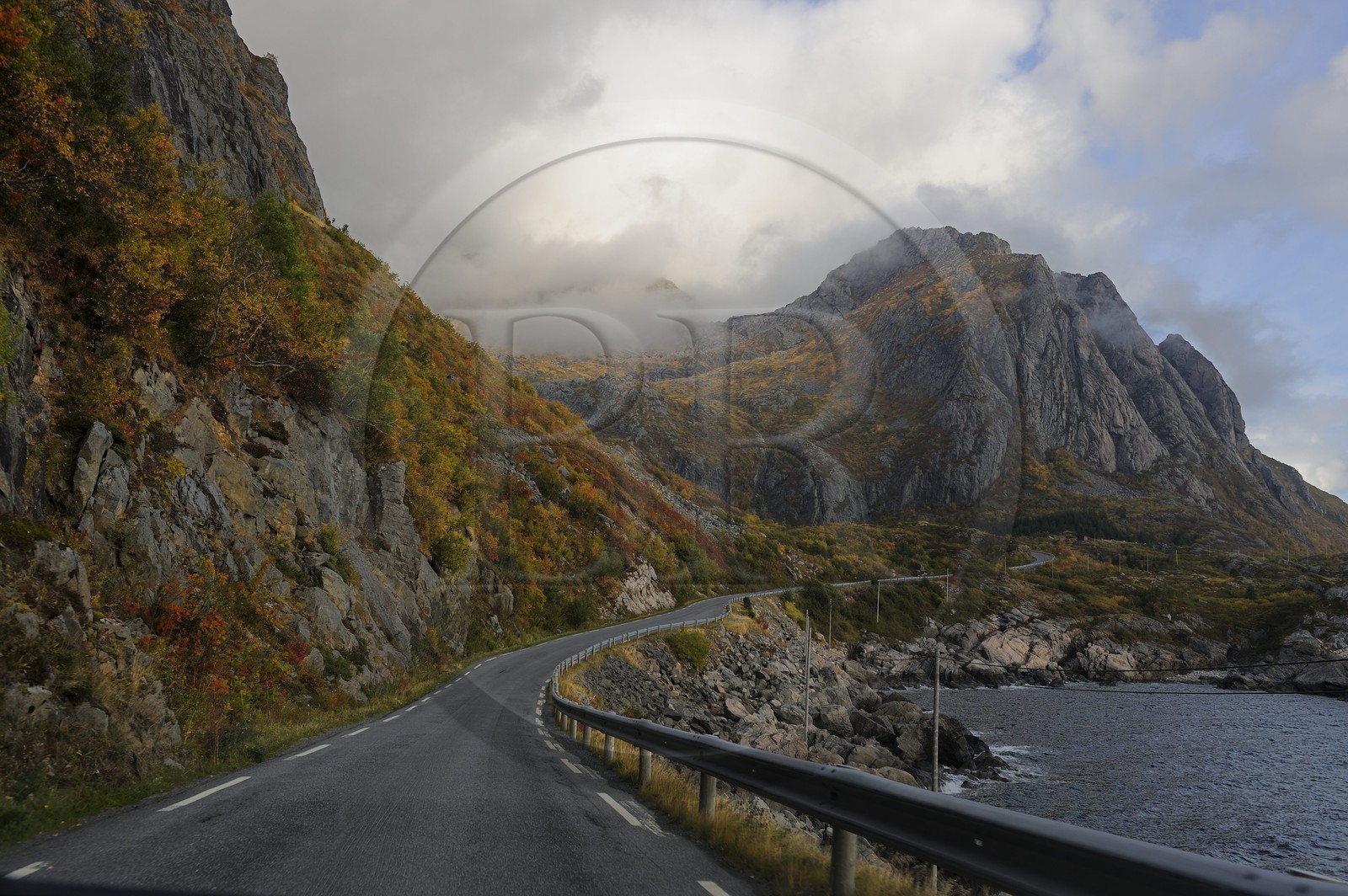 Norvège, Nordland, Iles Lofoten, ile de Moskenesoy, route cotière