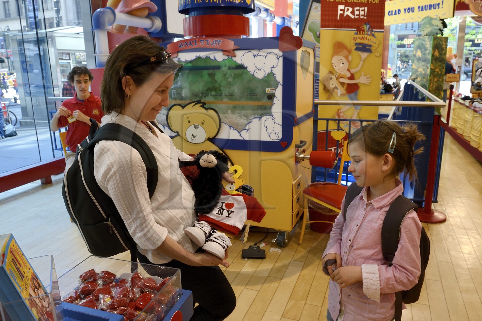 Etats-Unis, New York, Manhattan, Midtown, 5eme Avenue, le magasin Build-A-Bear, un atelier de jouets où les enfants peuvent personnaliser leurs ours en peluche avec un certificat de naissance