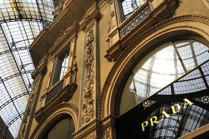 Italie, Lombardie, Milan, la galerie Vittorio Emanuele II, boutique de luxe Prada