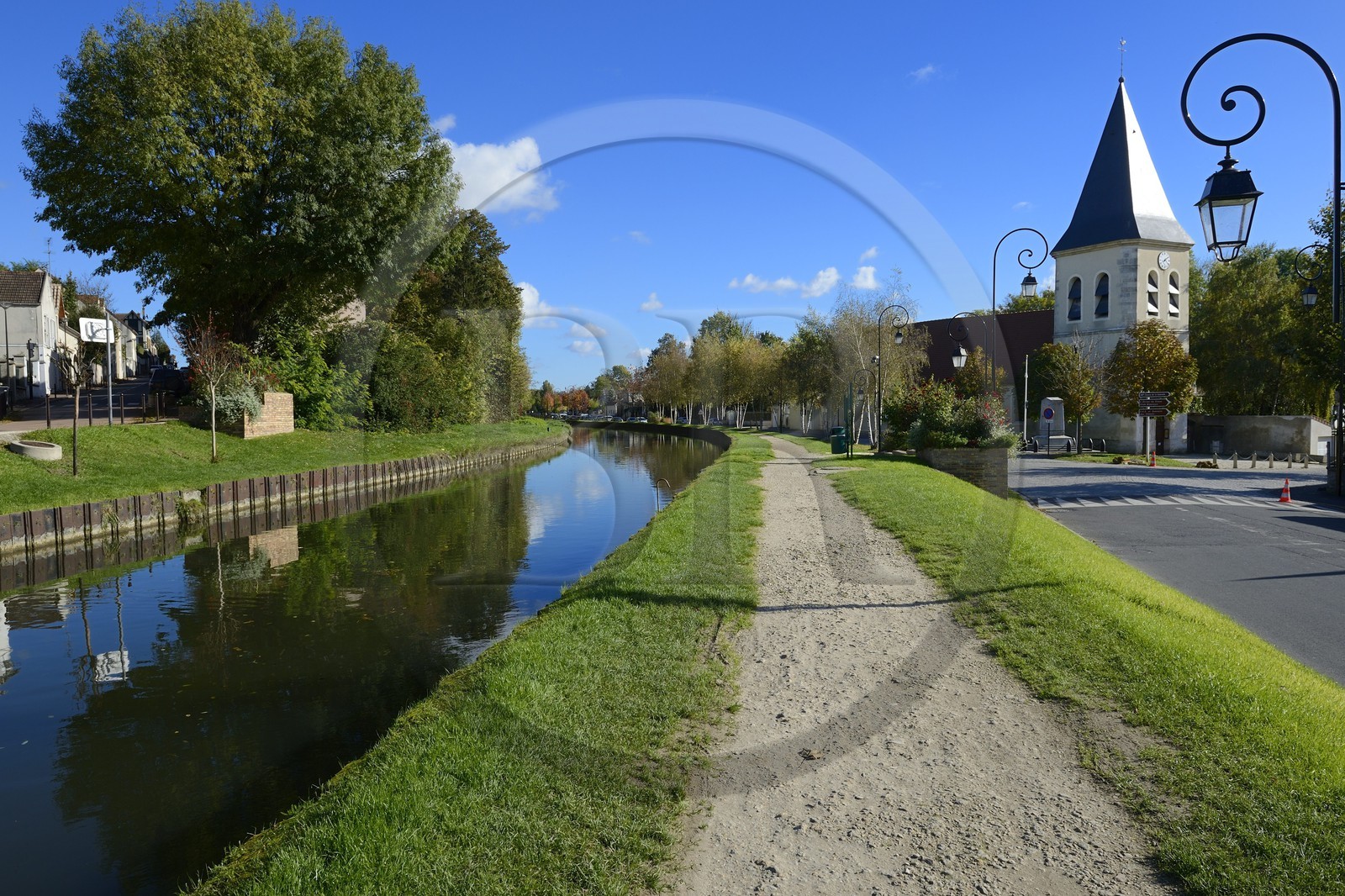 France, Seine-et-Marne (77), Claye-Souilly, le canal de l'Ourcq