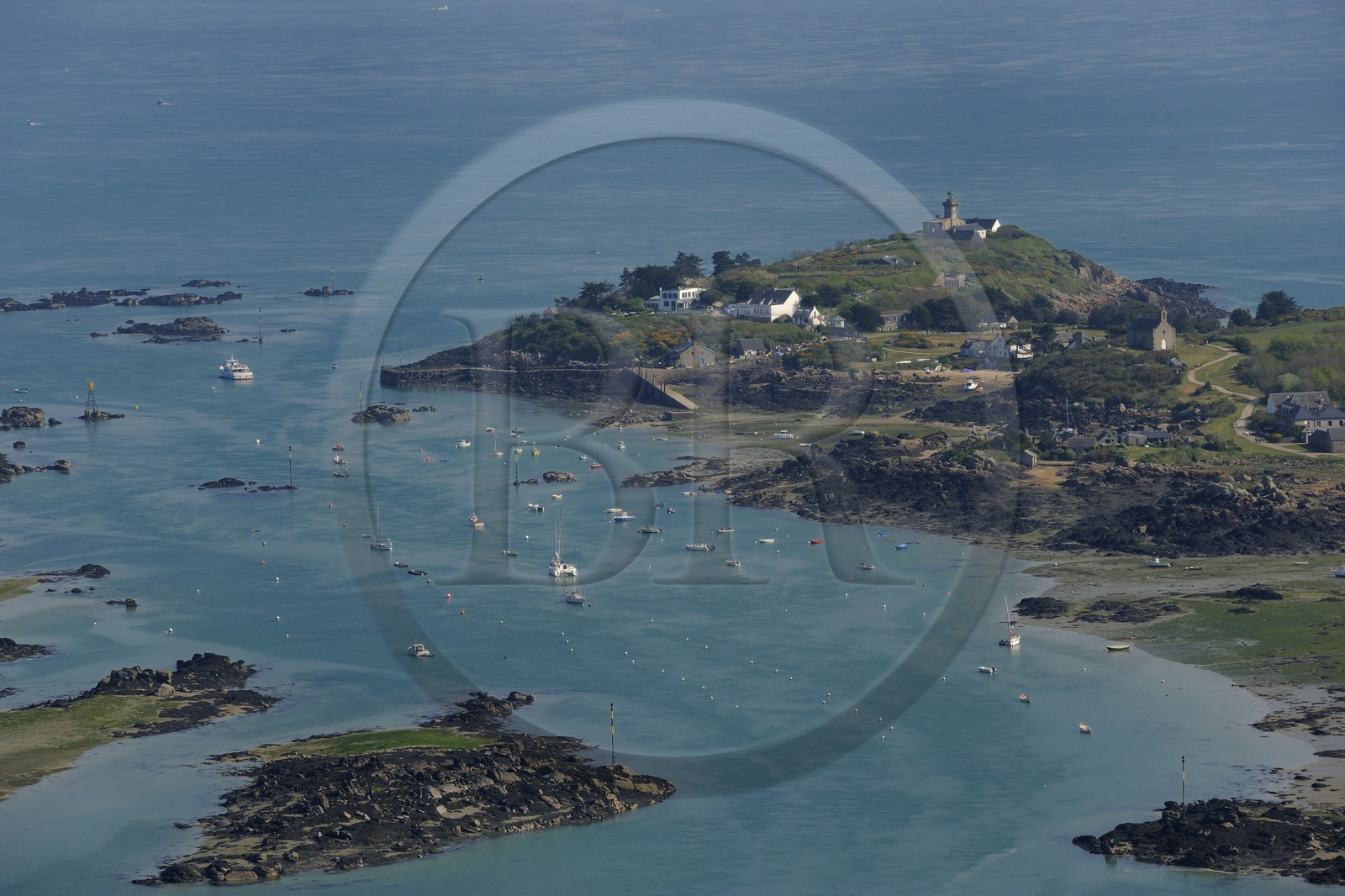 France, Manche, Iles Chausey, Grande Ile and Sound (aerial view)