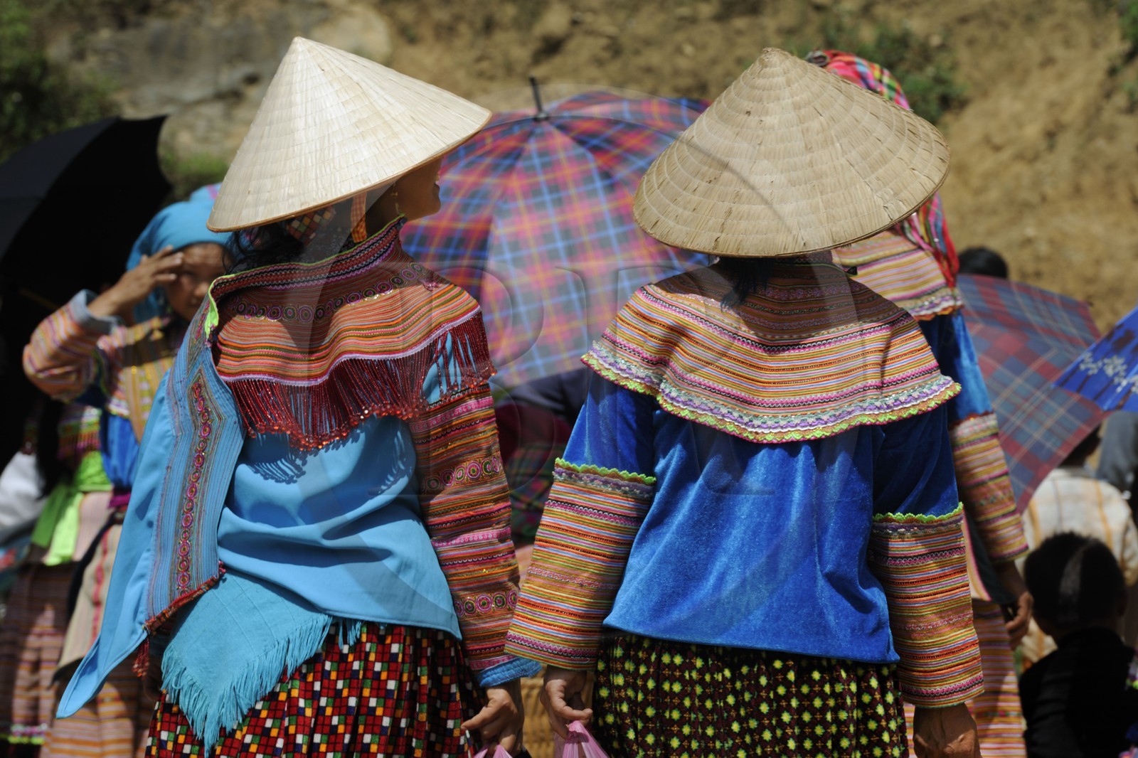 Vietnam, province de Lao Cai, région de Bac Ha, marché de Can Cau, femmes de la minorité Hmong Fleur