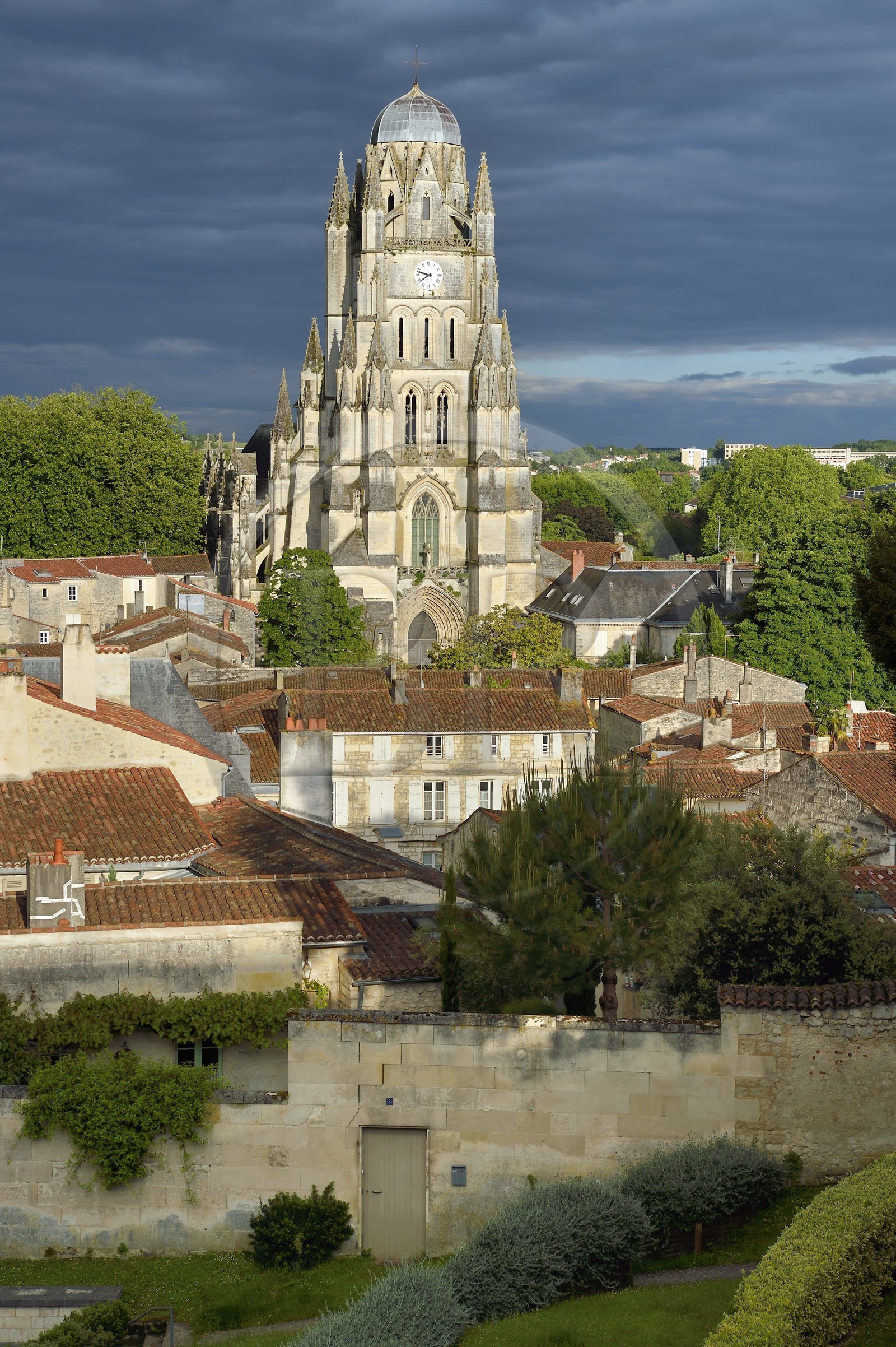 France, Charente-Maritime, Saintonge, Saintes, Saint-Pierre cathedral
