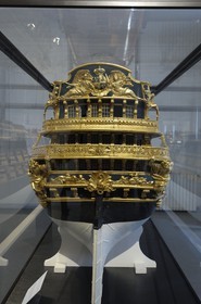 France, Charente-Maritime (17), Rochefort, le quartier de l'Arsenal, musée national de la Marine dans l'hôtel de Cheusses, arrière du modèle du Dauphin Royal