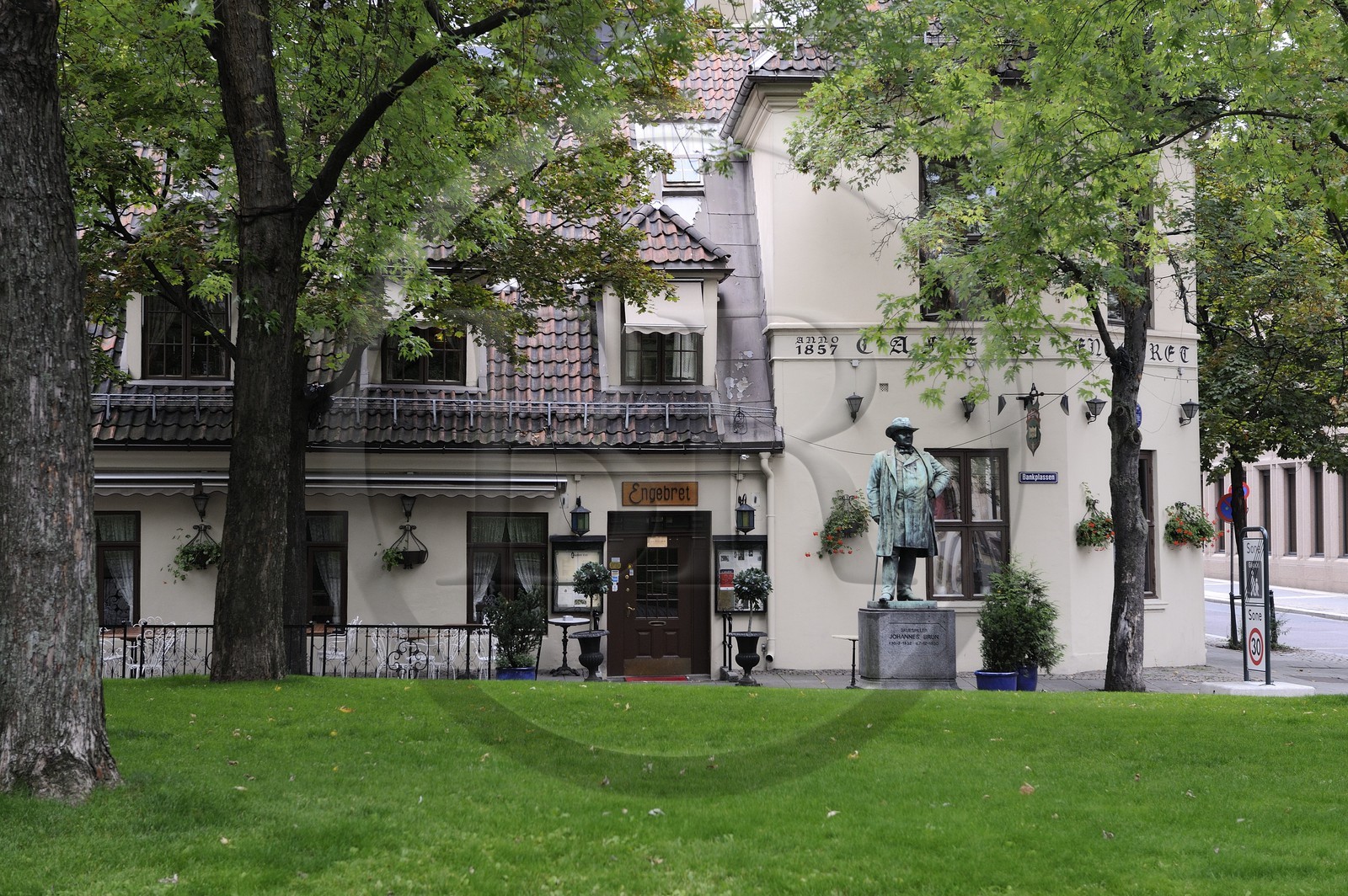 Norvège, Oslo, petite place devant le musée d'art moderne