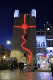France, Aude (11), Narbonne, cathédrale Saint-Just-et-Saint-Pasteur avec les décorations de Noël