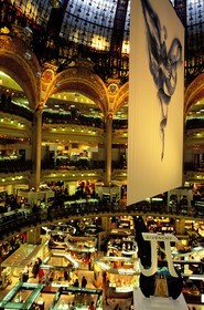 France, Paris (75), Galeries Lafayette, sous le dôme du bâtiment central