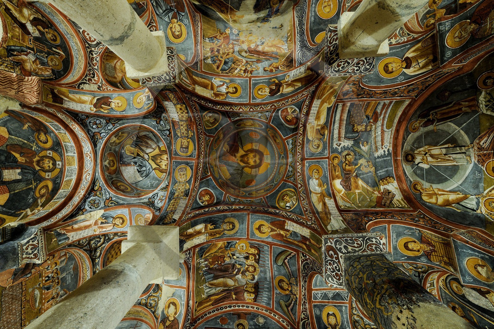 Turquie, Anatolie Centrale, province de Nevsehir, Cappadoce classée Patrimoine Mondial de l'UNESCO, Göreme, le musée en plein air, église  Sombre troglodytique (Karanlik Kilise)