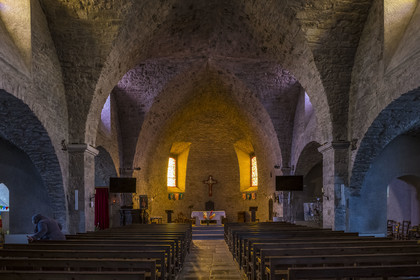 France, Aveyron (12), Causses et les Cévennes, paysage culturel de l'agro-pastoralisme méditerranéen, classés Patrimoine Mondial de l'UNESCO, La Cavalerie, Notre-Dame du Larzac de La Cavalerie, la nef et le chœur