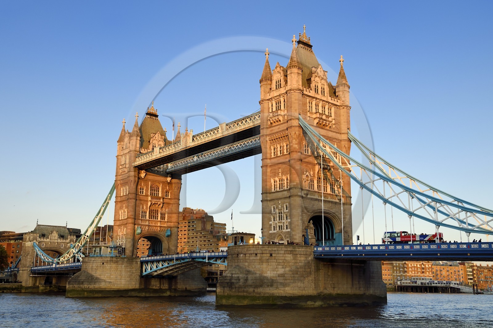 United Kingdom, London, Tower Bridge, swing bridge across the Thames, between the districts of Southwark and Tower Hamlets