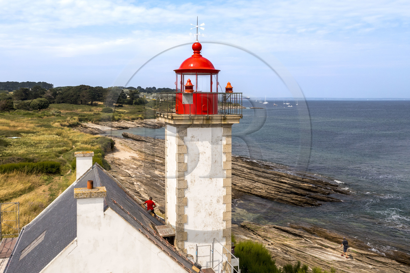 France, Morbihan (56), Ile de Groix, Locmaria, réserve naturelle géologique François Le Bail, le phare de la Pointe des Chats (vue aérienne)