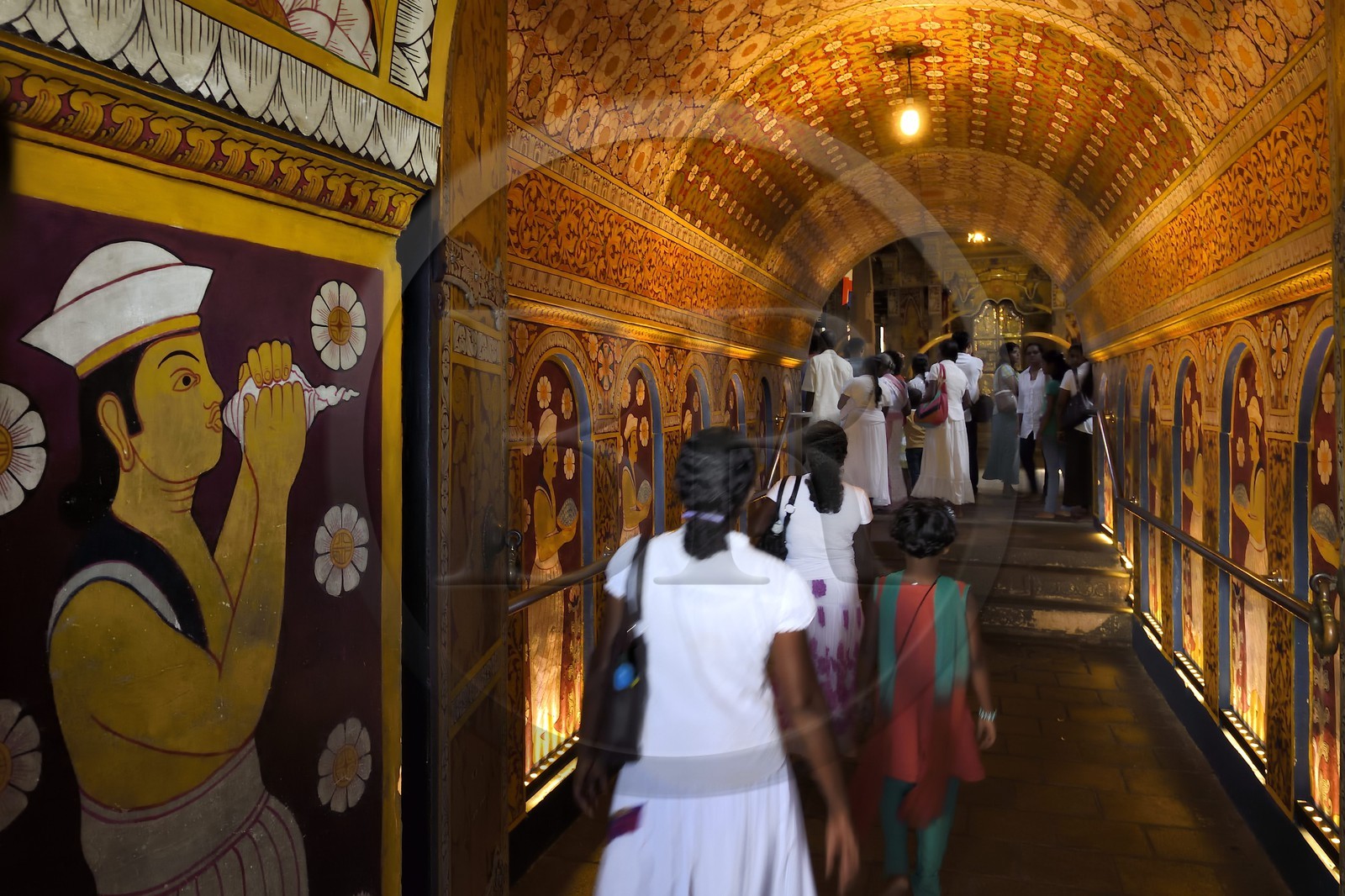 Sri Lanka, center province, Kandy, Temple of the Buddha Tooth (Sri Dalada Maligawa), entry hall decorated with floral motifs and people bringing offerings