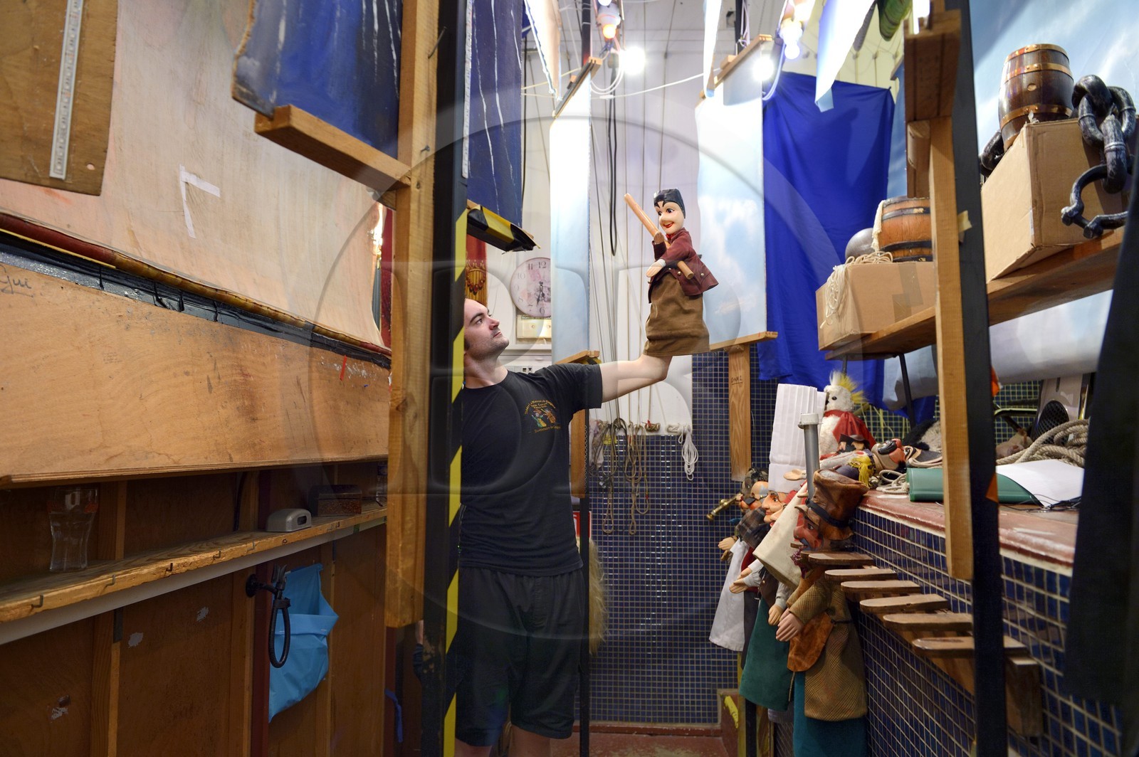 France, Rhône (69), Lyon, site historique classé Patrimoine Mondial de l'UNESCO, Vieux Lyon, quartier Saint-Georges, place de la Trinité, le Théatre la Maison de Guignol, le marionnetiste Damien