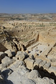 Israel, Cisjordanie, l'Hérodion, colline artificiellement exhaussée qui abrite les ruines d'un palais fortifié construit par le roi Hérode Ier le Grand (site classé Parc National), l'intérieur du cratère