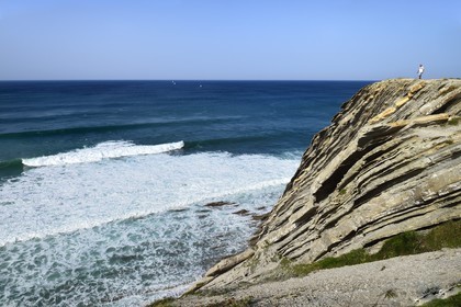 France, Pyrénées-Atlantiques (64), Pays-Basque, la Corniche Basque, Urrugne, la côte Atlantique vers Socoa, falaises de flysch France, Pyrenees Atlantiques, Basque Country coast, the Basque Corniche, Urrugne, the Atlantic coast towards Socoa, flysch cliffs