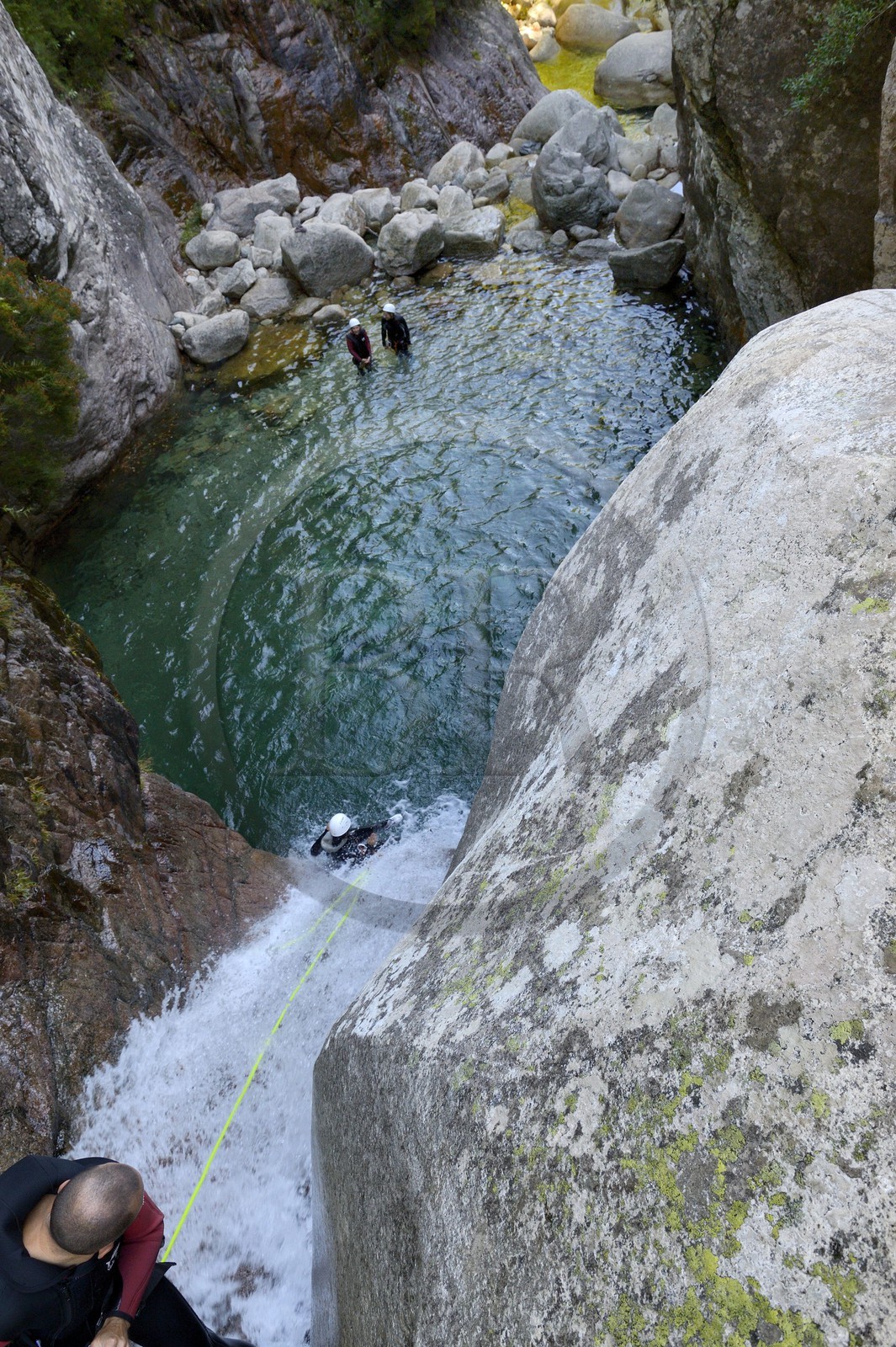 France, Corse-du-Sud (2A), Alta Rocca, Bavella, canyonning dans le torrent de Polischellu