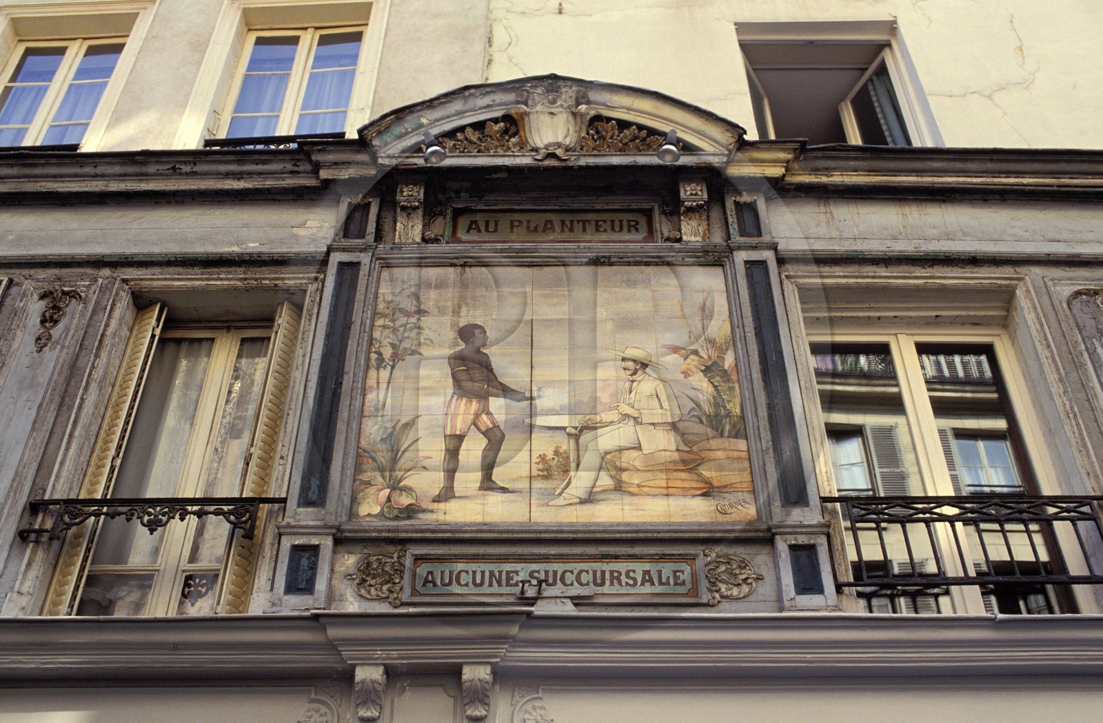 France, Paris (75), ancienne enseigne du magasin Au planteur place de la Contrescarpe