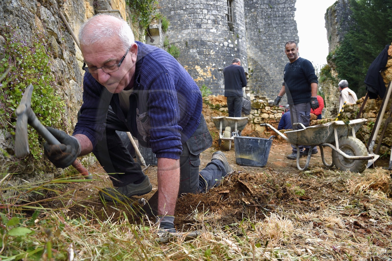 France, Charente (16), Pranzac, chantier des fouilles archéologiques dans les ruines du chateau orchestré par l’association Secrets de Pranzac