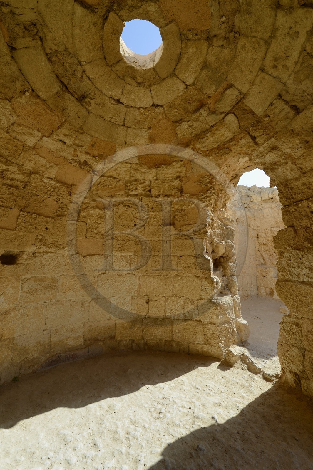 Israel, Cisjordanie, l'Hérodion, colline artificiellement exhaussée qui abrite les ruines d'un palais fortifié construit par le roi Hérode Ier le Grand (site classé Parc National), les anciens bains