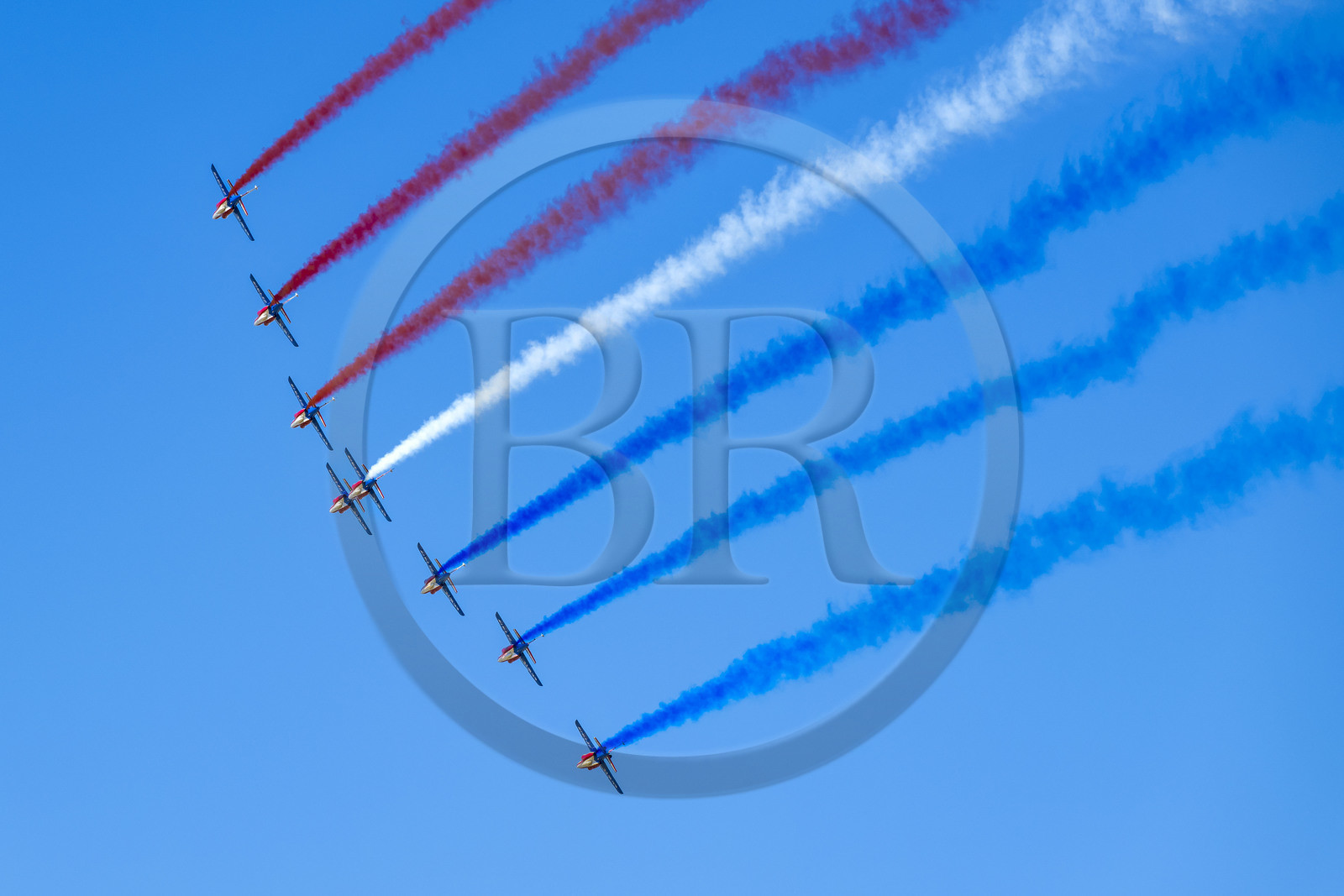 France, Bouches-du-Rhône (13), Salon-de-Provence, base aerienne 701, base de la Patrouille de France (PAF pour Patrouille acrobatique de France) de l'Armée de l'air et de l'espace française, les avions Alphajet volent en formation Grande flèche