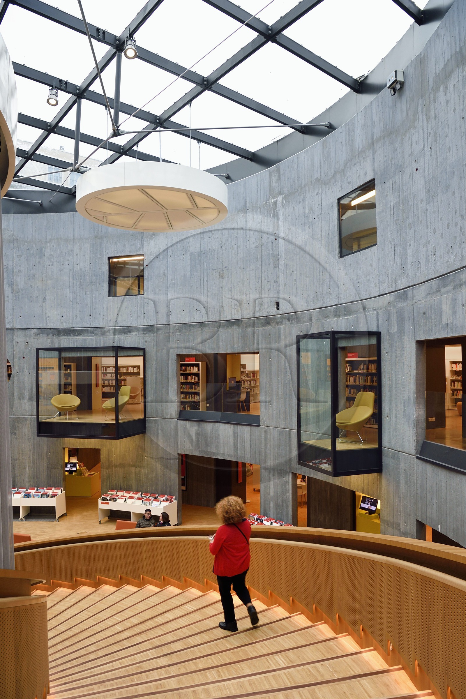 France, Seine-Maritime (76), Le Havre, Centre-ville reconstruit du Havre par Auguste Perret classé Patrimoine Mondial de l'UNESCO, le petit Volcan oeuvre de l'architecte Oscar Niemeyer, bibliothèque et médiathèque