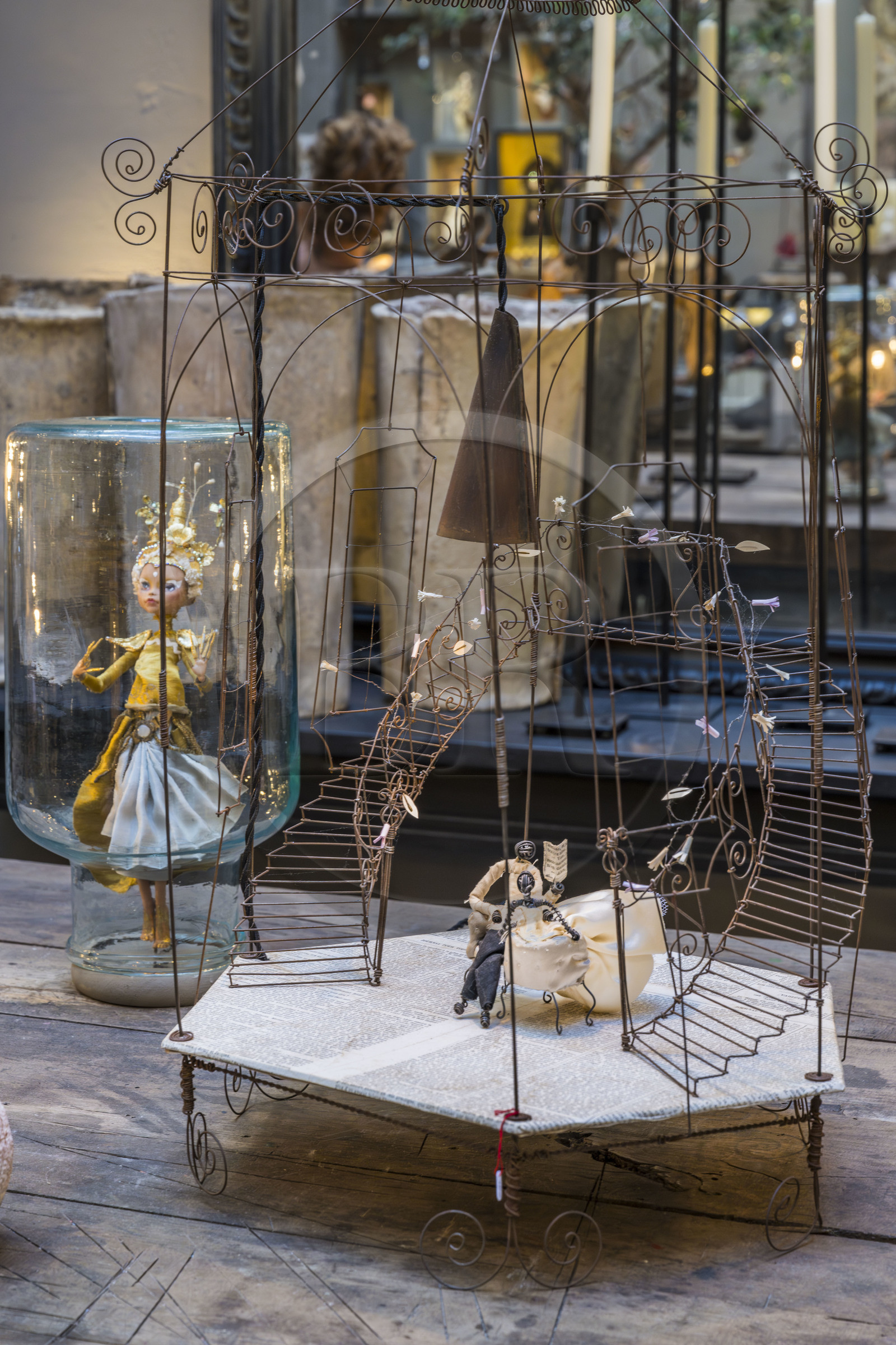 France, Vaucluse, Avignon, Vox Populi workshop-boutique specializing in the creation of lighting and decorative objects