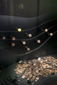 France, Paris (75), le musée de la Monnaie de Paris, le Trésor des Authieux, pièces romaines et gauloises de la fin du IIIe siècle