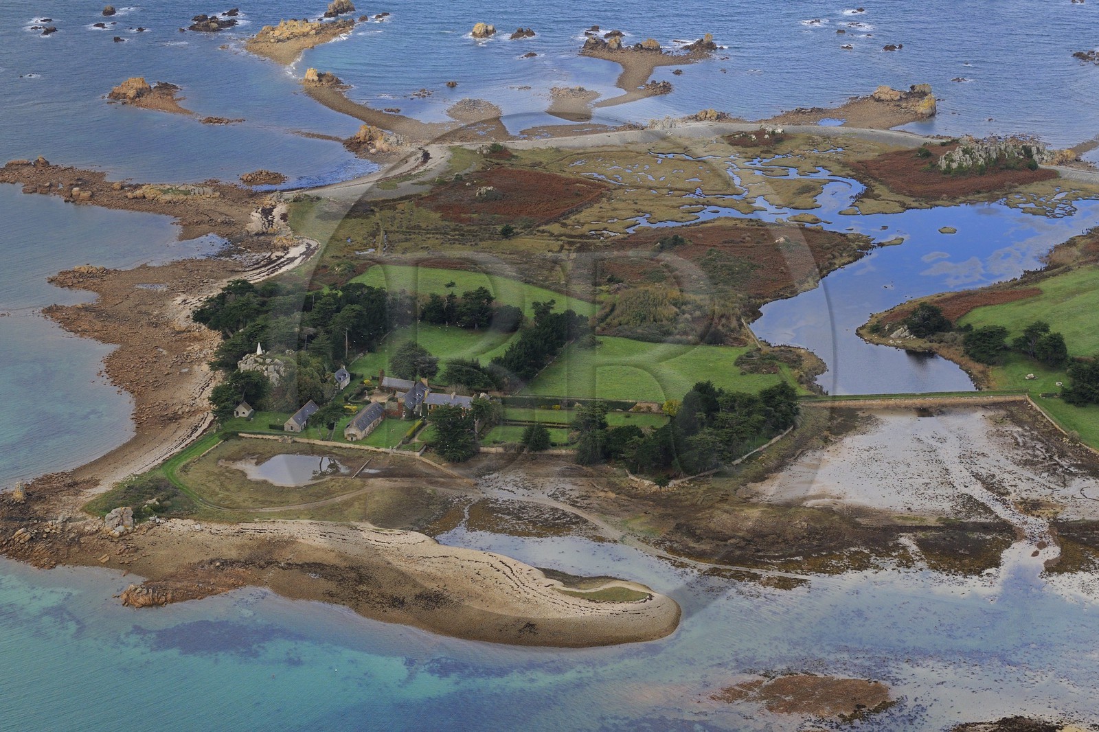 France, Côtes-d'Armor (22), Côte d'Ajoncs, Penvénan, Ile Saint Gildas(vue aérienne)