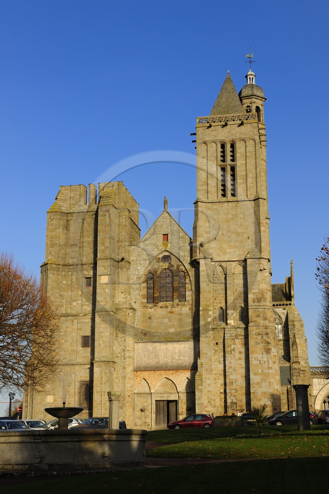 France, Ille-et-Vilaine (35), Baie du Mont-Saint-Michel, Dol-de-Bretagne, la cathédrale gothique Saint-Samson
