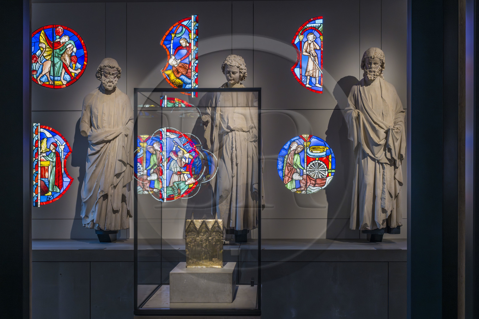 France, Paris (75), Musée de Cluny - Musée national du Moyen-Age, vitraux et statues provenant de la Sainte-Chapelle de Paris