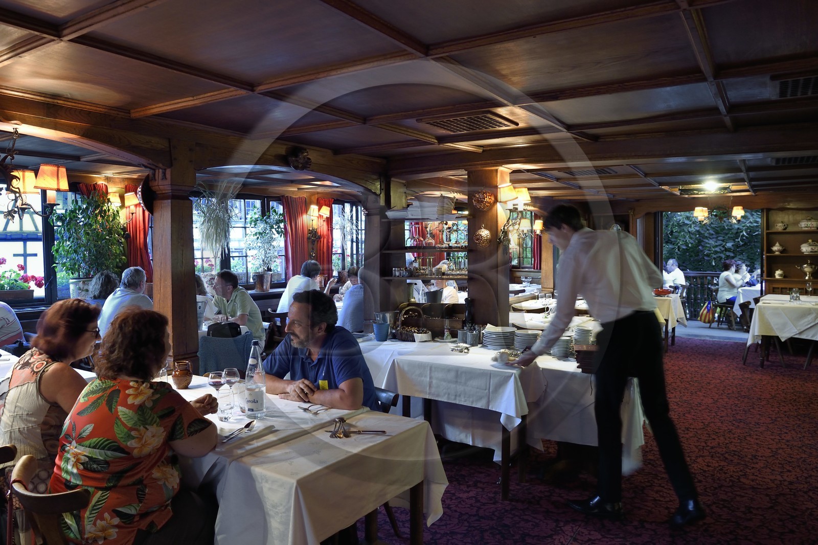 France, Bas-Rhin (67), Strasbourg, vieille ville classée au Patrimoine Mondial de l'UNESCO, quartier de la Petite France, restaurant de la Maison des Tanneurs