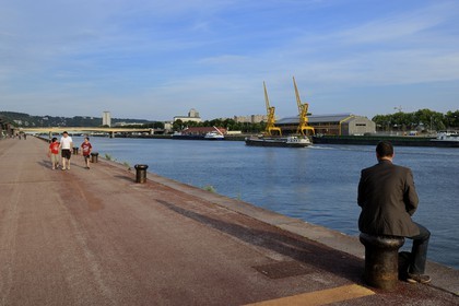 France, Seine-Maritime (76), Rouen, les anciens docks sur les quais de Seine