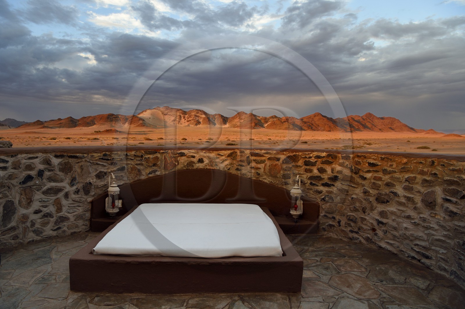 Namibie, région de Hardap, désert du Namib à l'Est du parc national Namib Naukluft vers Sossusvlei, l'hotel Mirage Resort & Spa, chambre à ciel ouvert