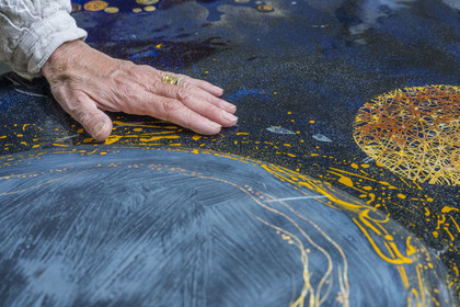 France, Hauts-de-Seine (92), Colombes, oeuvres de l'artiste et laqueur Isabelle Emmerique dans son atelier