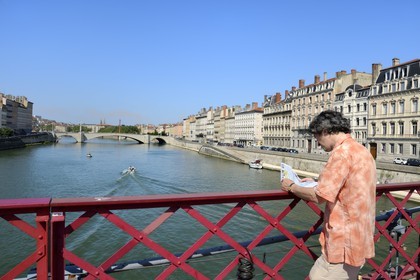 France, Rhône (69), Lyon, site historique classé Patrimoine Mondial de l'UNESCO, Vieux Lyon, quartier Saint-Georges, la passerelle Paul Couturier aussi appelé Saint Georges sur la Saône