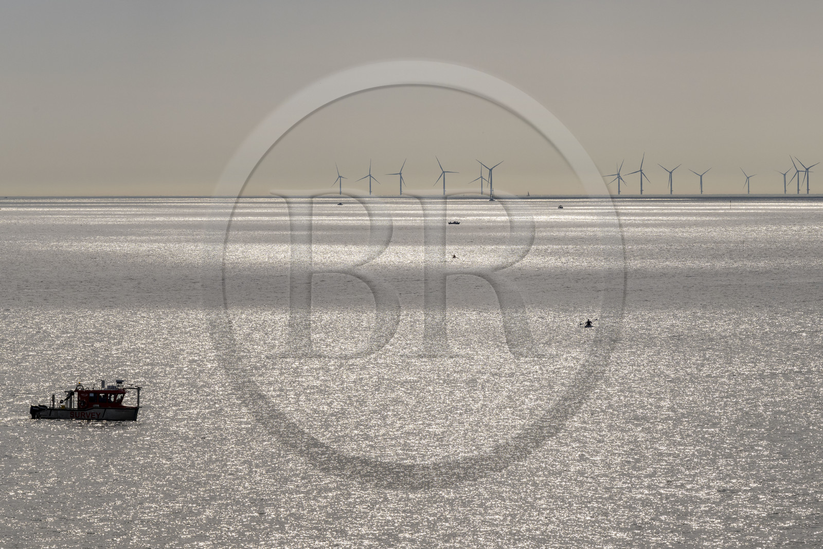 France, Loire-Atlantique (44), Estuaire de la Loire, Saint-Nazaire, le parc éolien en mer de Saint-Nazaire vu depuis la Pointe de l'Eve
