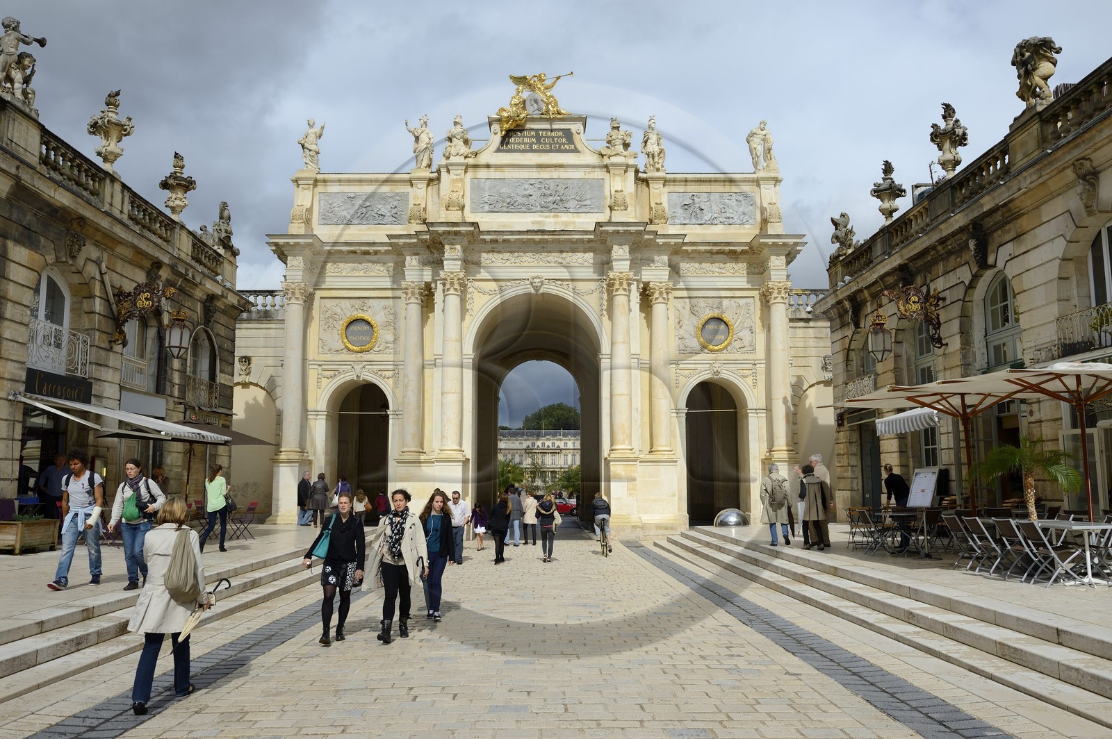 France, Meurthe-et-Moselle, Nancy, Place Stanislas (former Place Royale) built by Stanislas Leszczynski in the 18th century, listed as World Heritage by UNESCO, Triumph Arch (Here Gate)