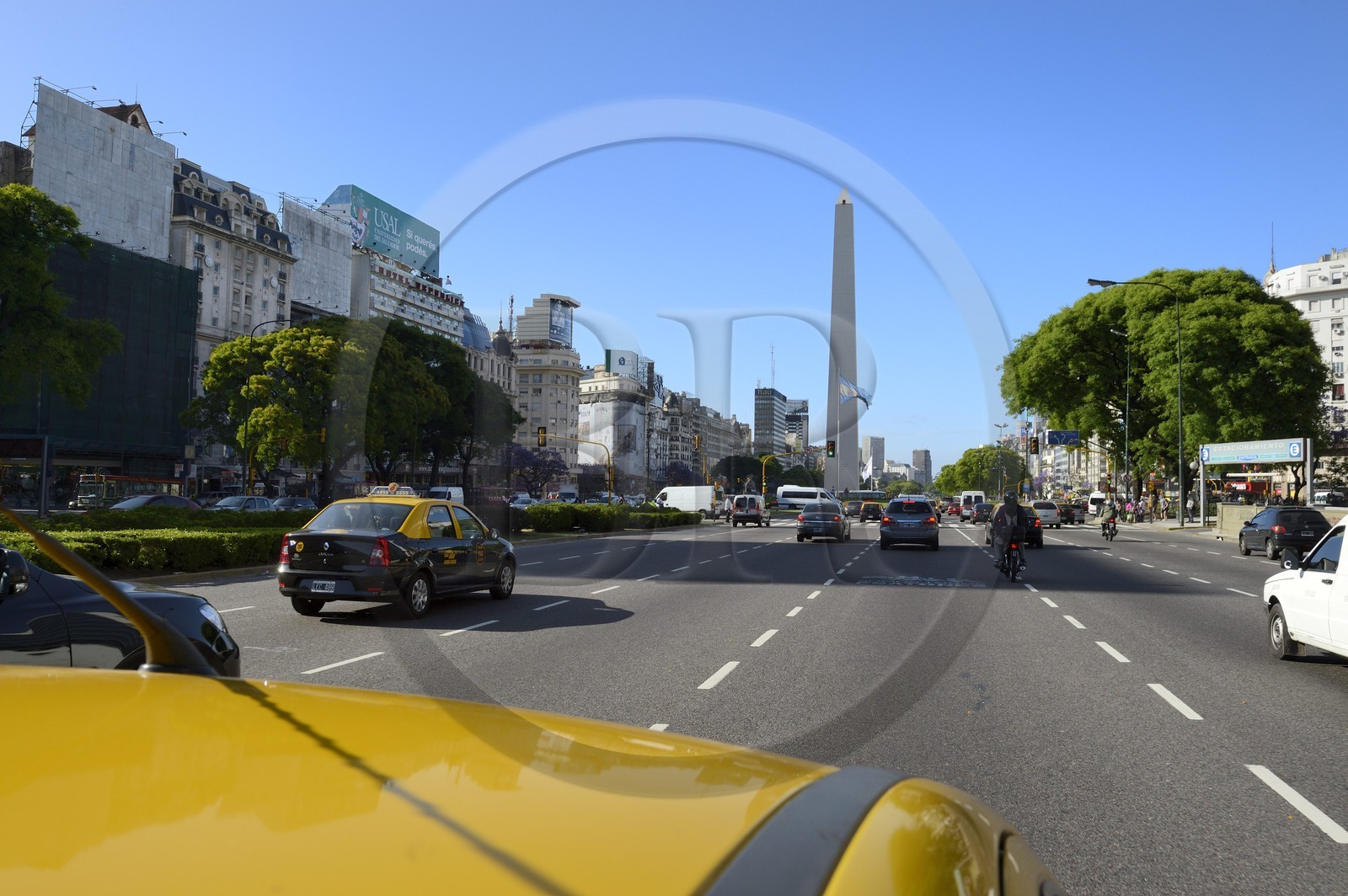 Argentine, Buenos Aires,  l'Obélisque sur l'avenue 9 de Julio, l'avenue la plus large du monde