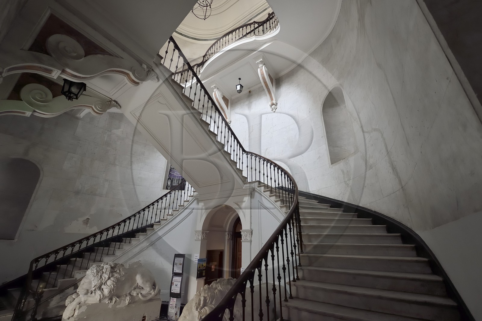 France, Corse-du-Sud (2A), Ajaccio, le grand escalier de la bibliothèque Fesch dans le palais Fesch