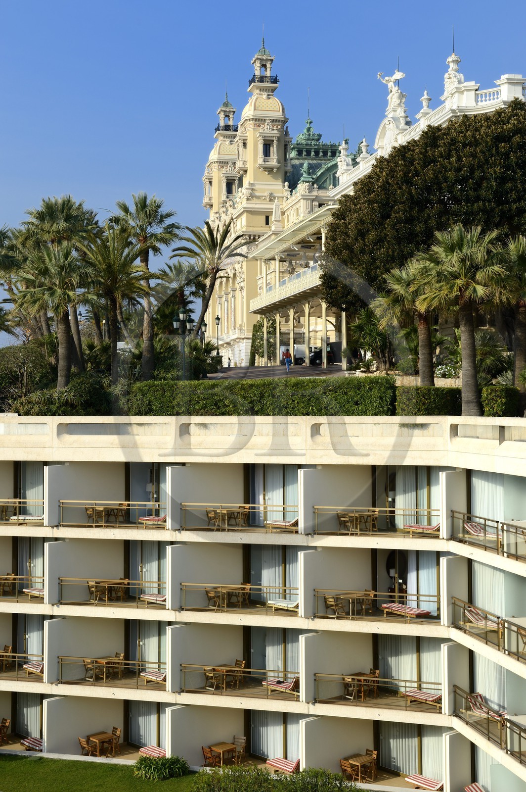 Principauté de Monaco, Monaco, Monte-Carlo, Société des Bains de Mer de Monaco, la facade coté mer du casino et de l'Opera conçu par l'architecte Charles Garnier, Mention obligatoire : Société des Bains de Mer de Monaco, et le Fairmont Hotel