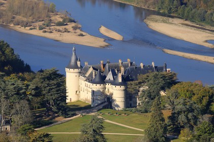 France, Loir-et-Cher (41), Vallée de la Loire classée Patrimoine Mondial de l'UNESCO, château de Chaumont-sur-Loire (vue aérienne)