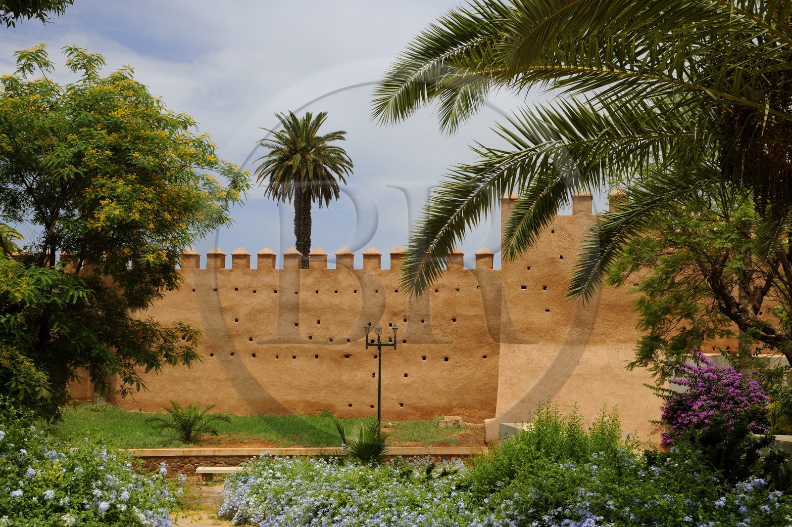 Maroc, région de l'Oriental, Oujda, le jardin du parc Lalla Meriem le long des remparts de la médina